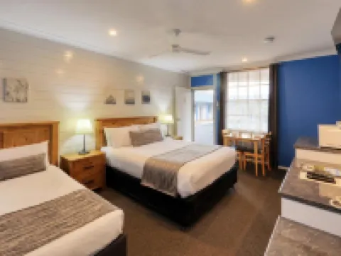 Colonial Motel & Apartments Hotels in Young