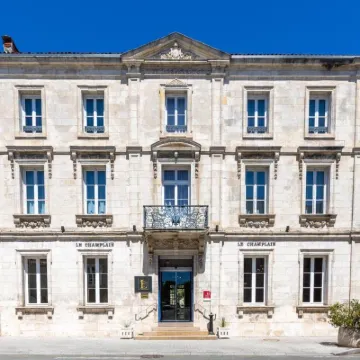 Le Champlain Hotels near La Rochelle Airport