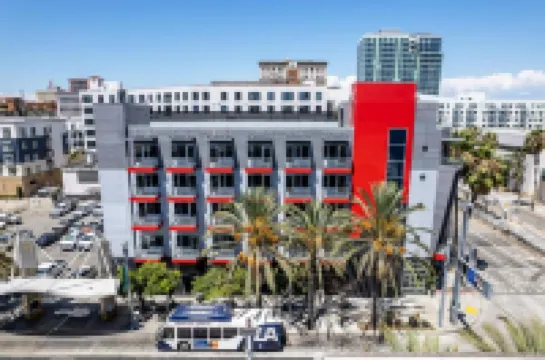 โรงแรม Mai ดาวน์ทาวน์ลองบีช