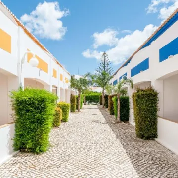 Oasis Beach Apartments