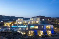Ionic Suites Отели рядом с достопримечательностью «Super Paradise Beach»