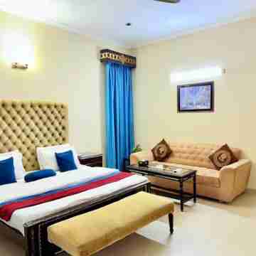 New Pakeeza Hotel Rooms
