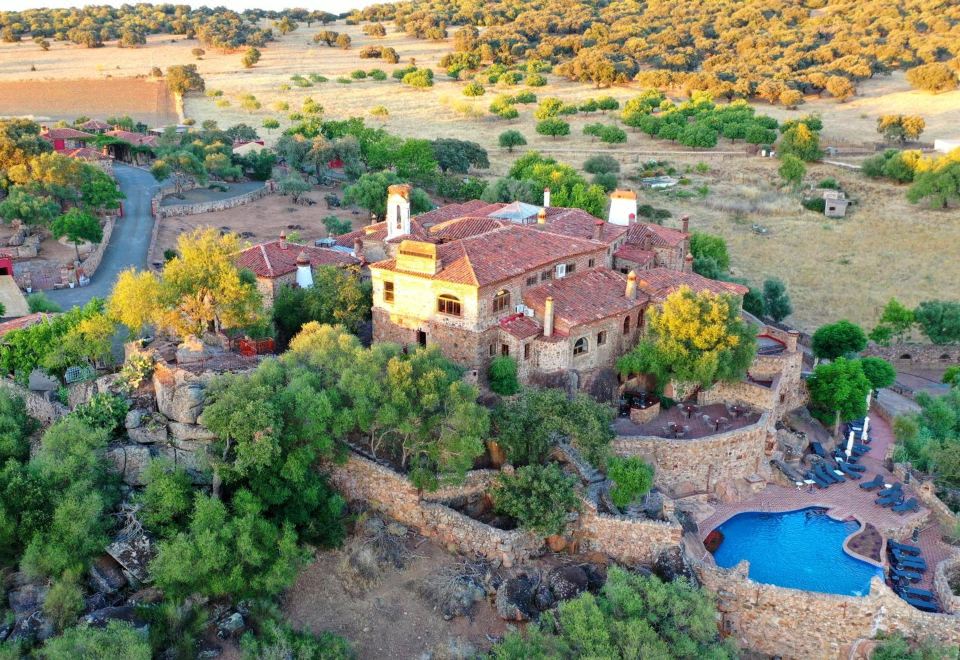 Hotel Monasterio de Rocamador - Housity