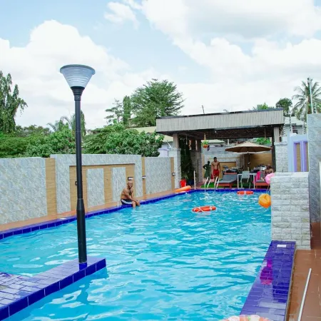 Aniny Hotel