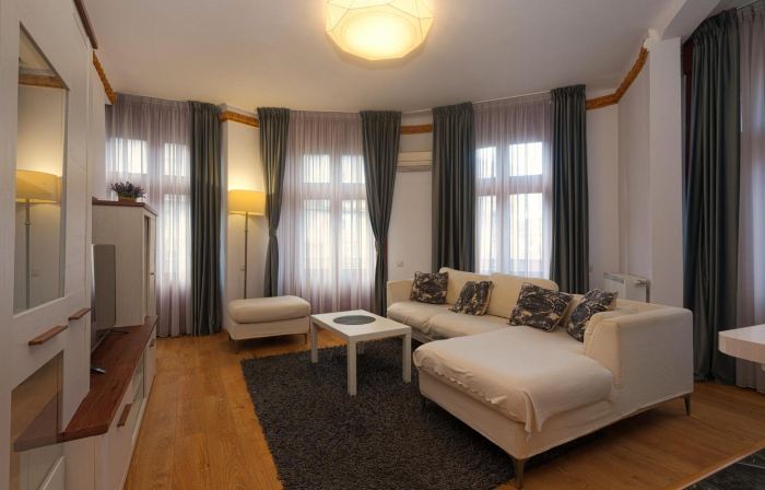 Victoriei Skyline Apartment - Steps from Old Town
