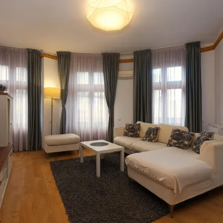Victoriei Skyline Apartment - Steps from Old Town
