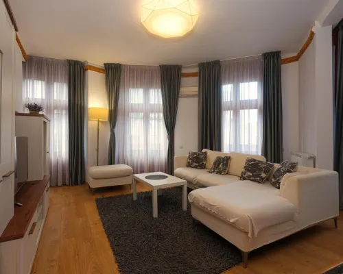 Victoriei Skyline Apartment - Steps from Old Town Hotels near Bucharest Old Town