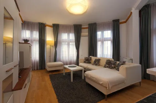 Victoriei Skyline Apartment - Steps from Old Town - Apartments