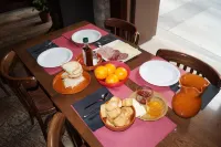 Urbi Apartments - breakfast