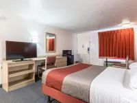 Travelodge by Wyndham Lansing Hotels in Waverly