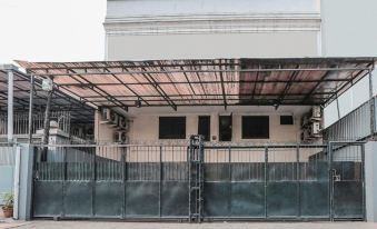 Capital O 141 Fatmawati Cozy Residence