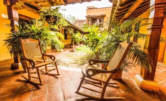 La Casa Amarilla