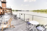 ArkaBarka Floating Hostel - วิว
