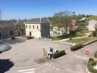 Logis Hotels- Auberge de la Tour - Hôtel et Restaurant فنادق في Prayssac