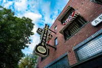 The Armstrong Hotel Hotels near Colorado State University