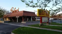 Safari Motel Hotels near Top Stop Convenience Store