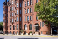 Hotel Brexton, Trademark Collection by Wyndham Hotels near Francis Scott Key Fountain