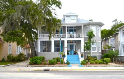 Southern Wind Inn Bed & Breakfast