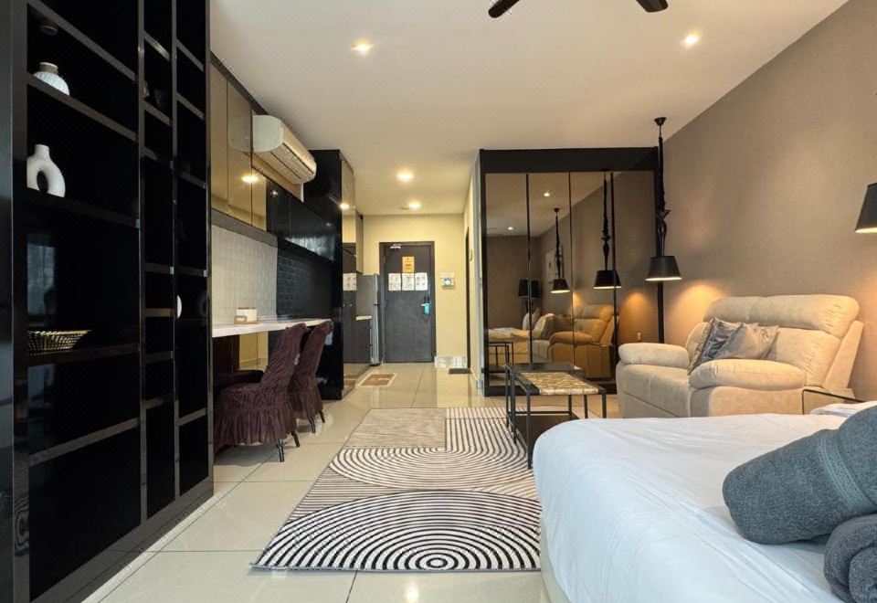 JB City Shopping Mall Apartment