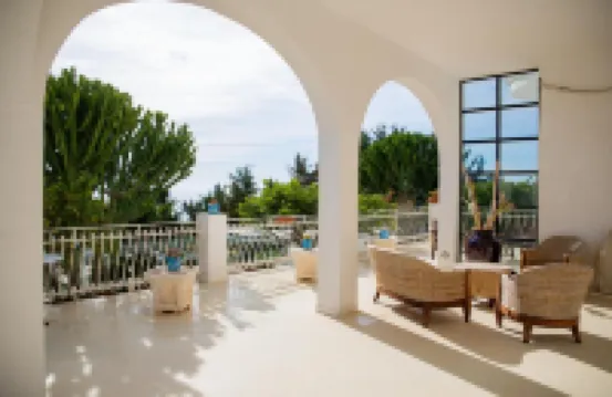 皮特拉的法爾科 帕爾馬-迪蒙泰基亞羅酒店