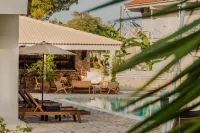 Three Seasons - piscina