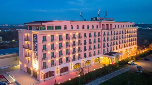 Phoenicia Express Hotel - Pools