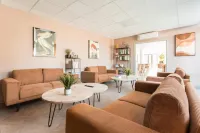 Zenao Appart'hôtels Villeneuve-lès-Avignon Hotels in Saint-Laurent-des-Arbres