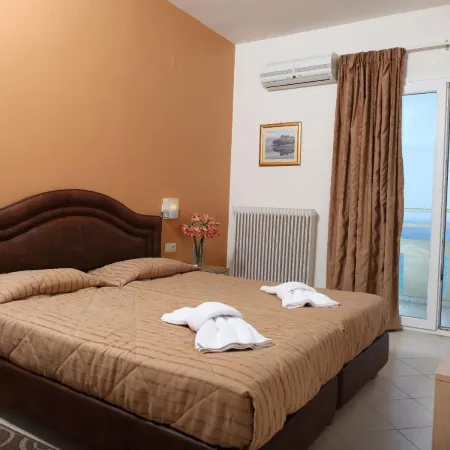 Kronos Hotel