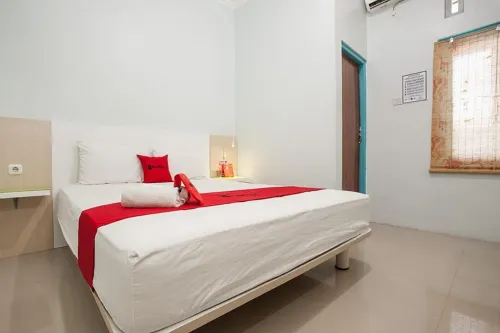 RedDoorz Syariah at Kartohardjo Madiun Hotels in Kartoharjo