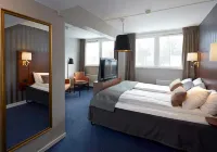 Vänerport Stadshotell Hotels near Halna kyrka