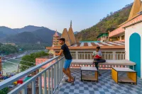 Madpackers Rishikesh Laxman Jhula - Scenic