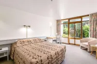 The Angus Hotel Hotels in Upper Hutt City