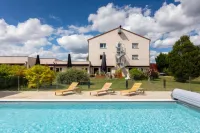 Artémis Hôtel & Spa Bistro Coquet Hotels in Saint-Ilpize
