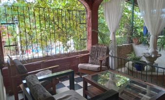 Hotel & Hostal Mayflower