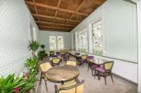 Logis Hotel du Parc فنادق في Lesmenils