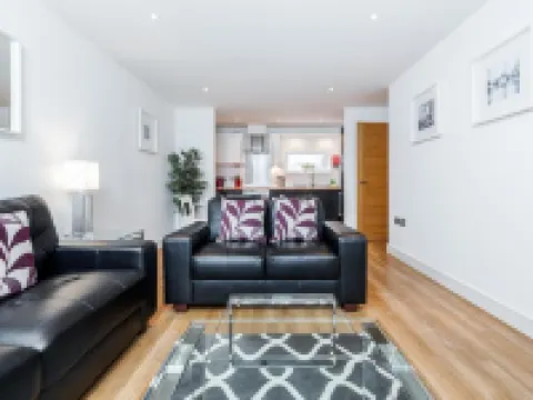 Roomspace Serviced Apartments - Abbot's Yard โรงแรมในกิลด์ฟอร์ด