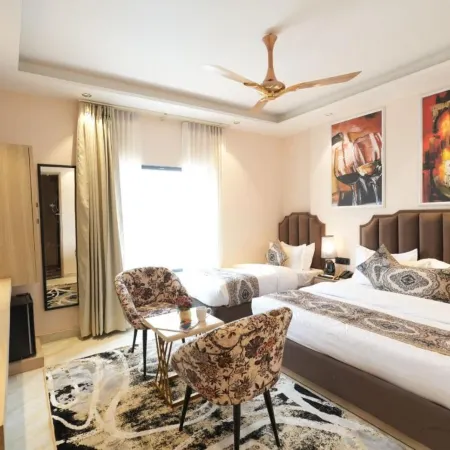 Luxe Stayz Saffron