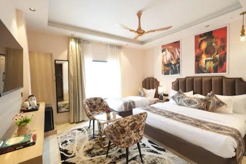 Luxe Stayz Saffron