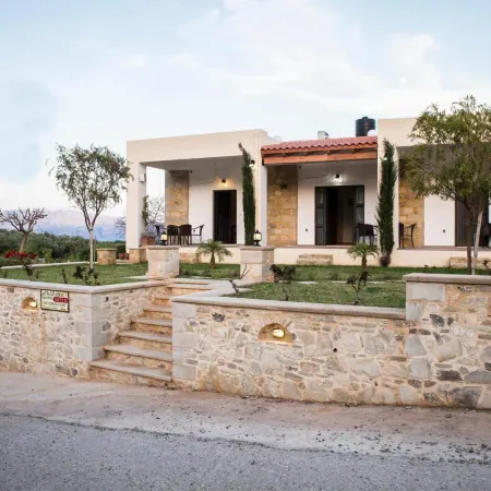 Agarathos Rooms & Pool Kaliviani -on the Road to Balos