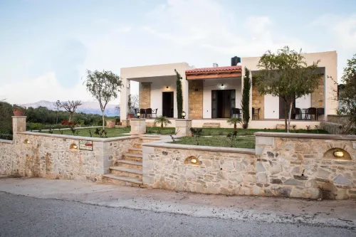 Agarathos Rooms & Pool Kaliviani -on the Road to Balos