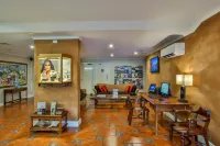 Moonlight Bay Suites Hotels in Roebuck