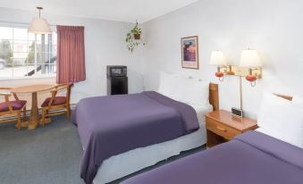 Redwood Inn