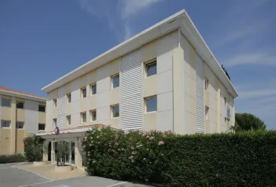 ذي أوريجينالز سيتي، أوتل لا بيل إتاب Hotels near Chapelle Saint Sébastien