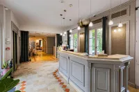 Logis Hostellerie des Clos et Restaurant Bistrot des Grands Crus Hotels in Saint-Cyr-les-Colons