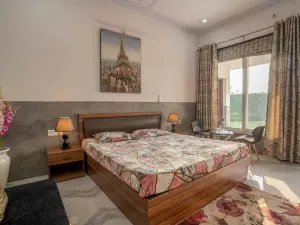 Luxury Farmhouse Stay, Pure Vegetarian- Santushti Farm, NCR