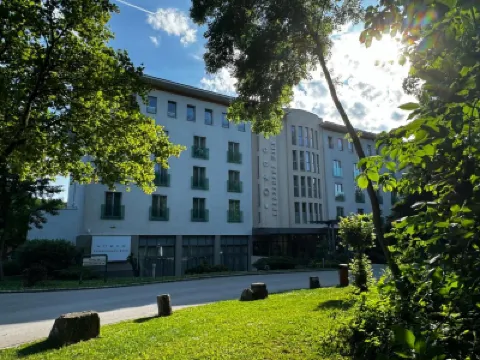 Europahaus Wien Hotels near Hermesvilla