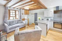 Host & Stay | 11 Bakehouse Yard - Homestays