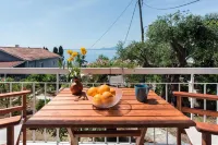 Reana Elegant Apartments by Konnect, Barbati Hotels in Mparmpati
