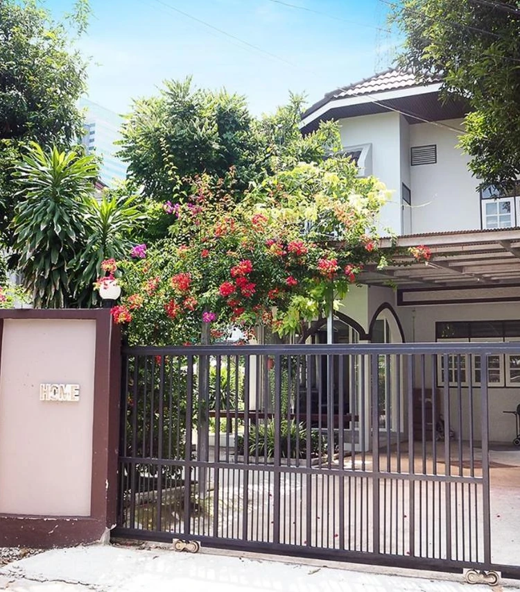 รูปภาพของSuttisan 地铁口二层独栋花园别墅 四卧室四卫