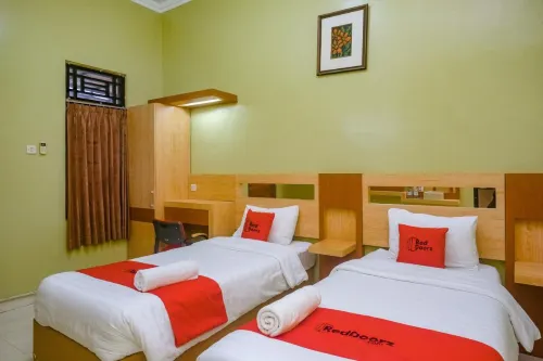 RedDoorz at Shabrina Homestay Syariah Maguwo